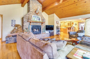 Hot Tub and Fishing Pond Spacious Arkansas Retreat!